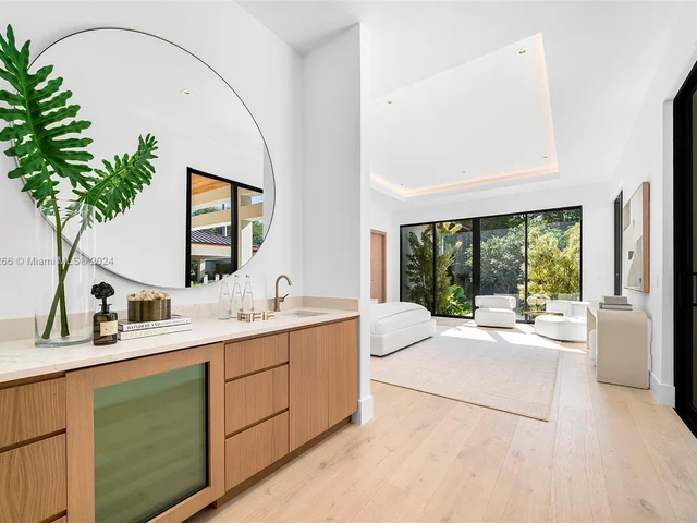 5996 SW 102nd St, Pinecrest FL 33156