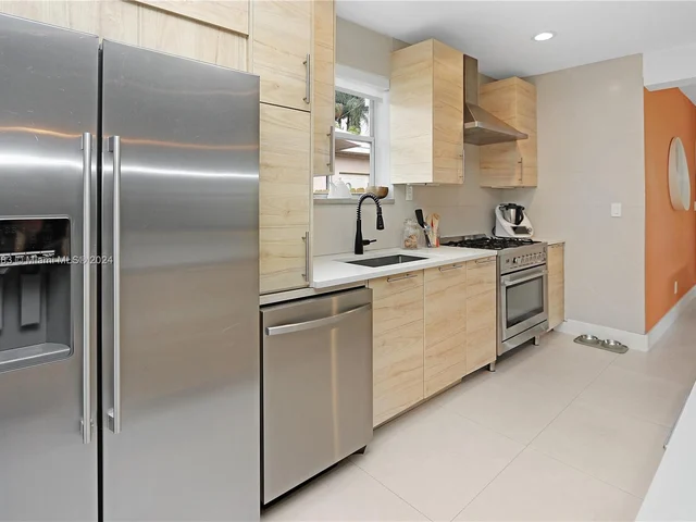 927 N 14th Ave, Hollywood FL 33020