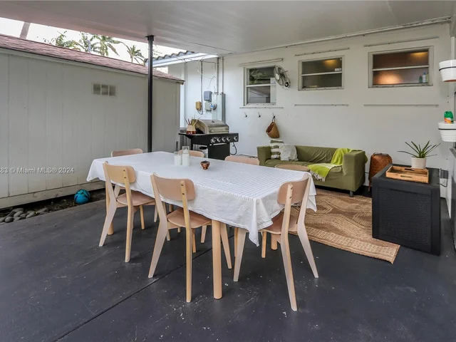 927 N 14th Ave, Hollywood FL 33020