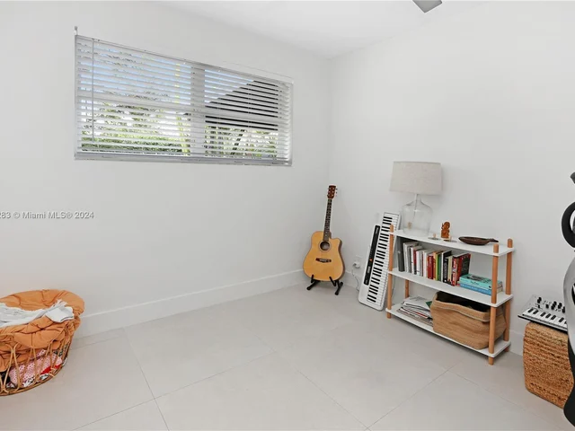 927 N 14th Ave, Hollywood FL 33020