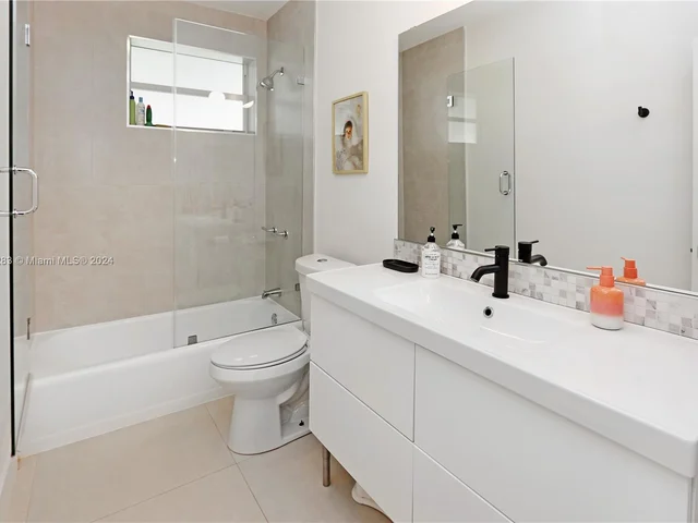 927 N 14th Ave, Hollywood FL 33020