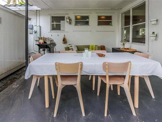 927 N 14th Ave, Hollywood FL 33020