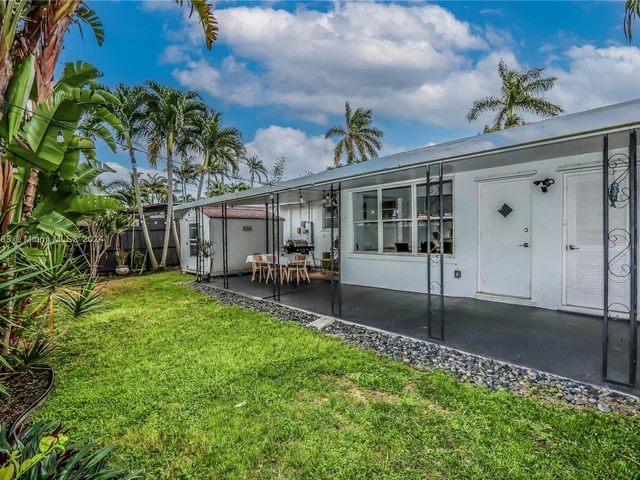 927 N 14th Ave, Hollywood FL 33020