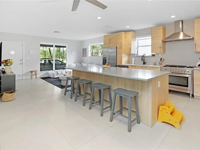 927 N 14th Ave, Hollywood FL 33020