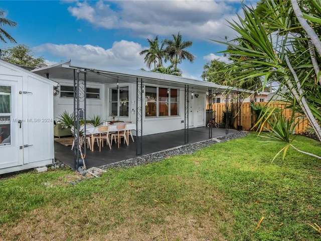 927 N 14th Ave, Hollywood FL 33020