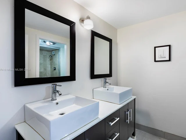 1800 NE 114th St # 607, Miami FL 33181