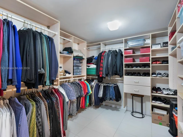 1800 NE 114th St # 607, Miami FL 33181