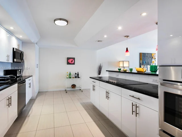 1800 NE 114th St # 607, Miami FL 33181