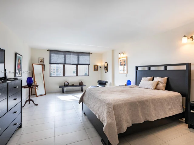 1800 NE 114th St # 607, Miami FL 33181