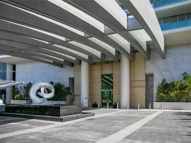 18501 Collins Ave, Sunny Isles Beach FL 33160