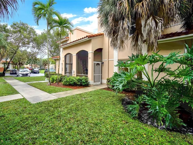 549 Racquet Club Rd # 31, Weston FL 33326