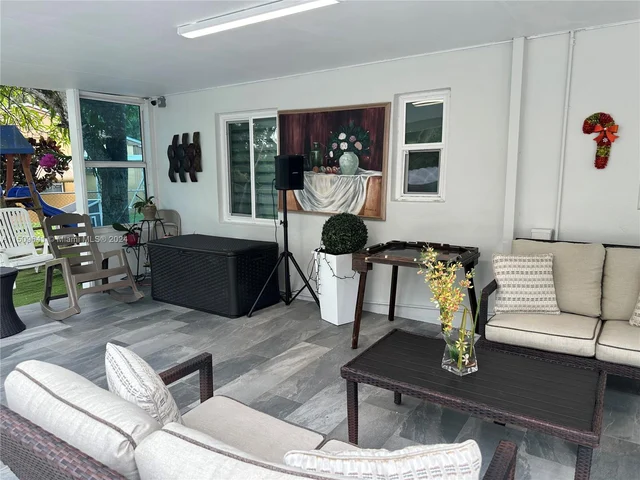 14901 Polk St, Miami FL 33176