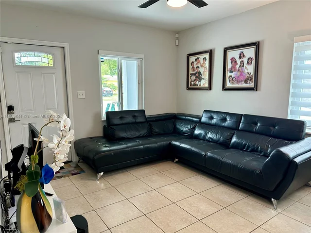 14901 Polk St, Miami FL 33176