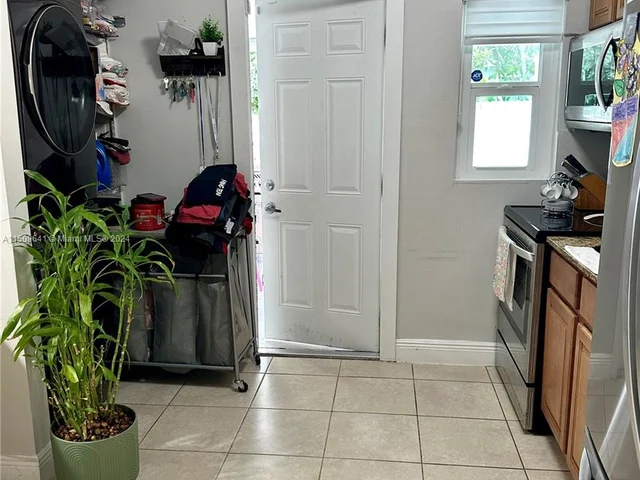 14901 Polk St, Miami FL 33176