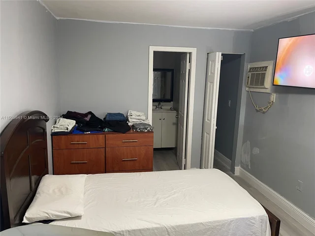 14901 Polk St, Miami FL 33176