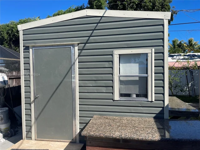 14901 Polk St, Miami FL 33176