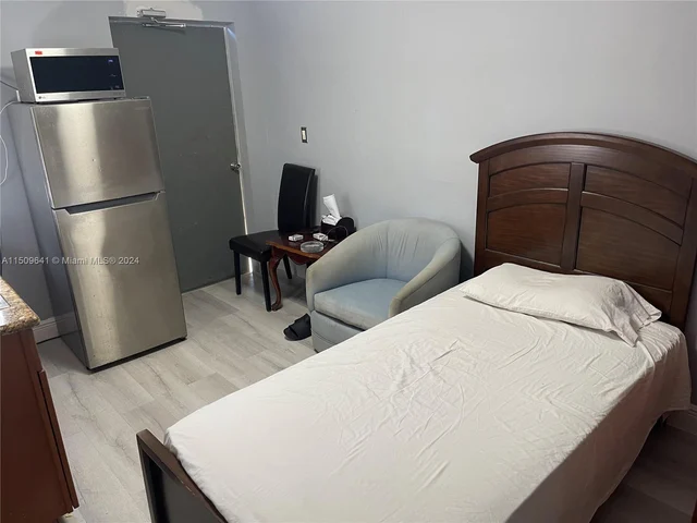 14901 Polk St, Miami FL 33176