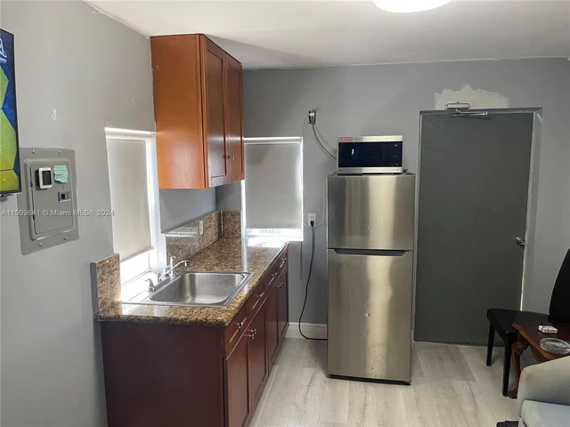 14901 Polk St, Miami FL 33176