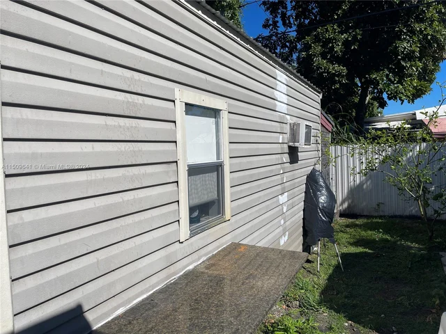 14901 Polk St, Miami FL 33176