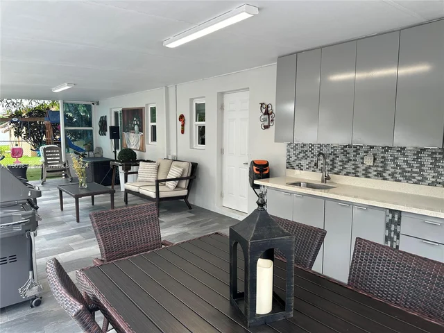 14901 Polk St, Miami FL 33176