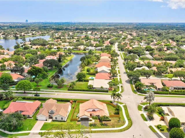 2942 E Orchard Cir, Davie FL 33328