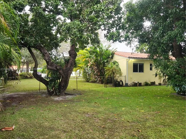 217 Iroquois St, Miami Springs FL 33166