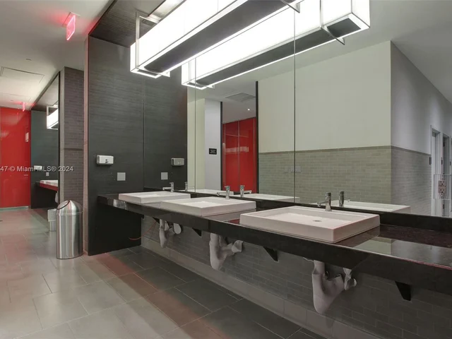 1800 S Ocean Dr # 810, Hallandale Beach FL 33009