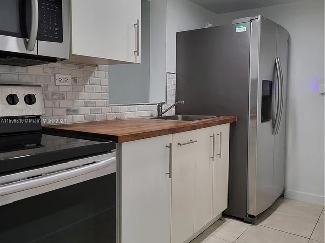 1740 NW N River Dr # 125, Miami FL 33125