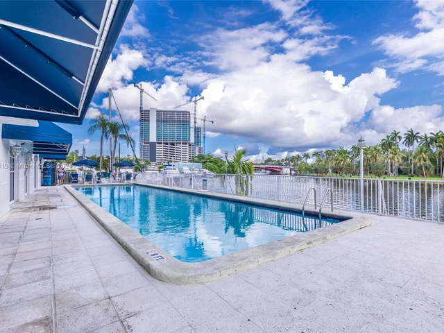 1740 NW N River Dr # 125, Miami FL 33125
