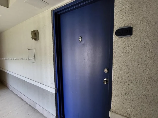 1740 NW N River Dr # 125, Miami FL 33125