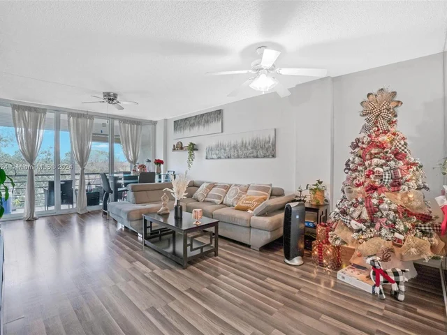 113 Royal Park Dr # 3G, Oakland Park FL 33309