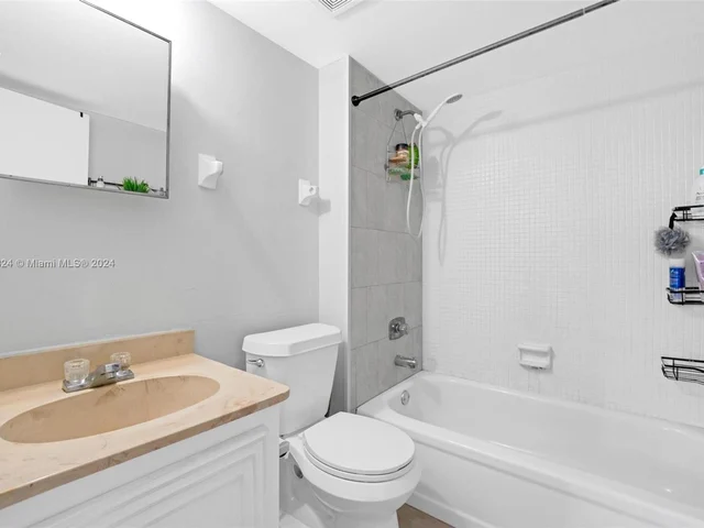 113 Royal Park Dr # 3G, Oakland Park FL 33309