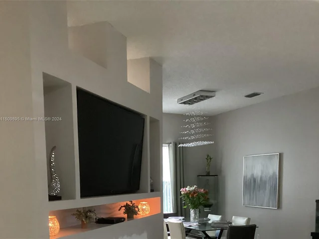 2685 SE 4th Pl, Homestead FL 33033