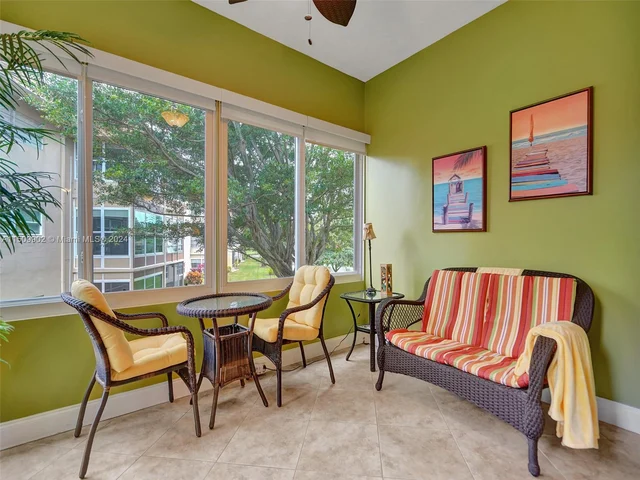 4806 NW 36th St # 501, Lauderdale Lakes FL 33319