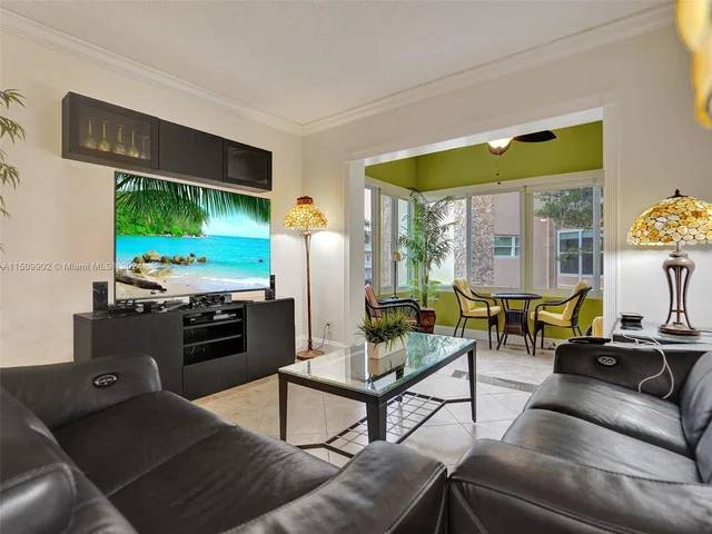 4806 NW 36th St # 501, Lauderdale Lakes FL 33319