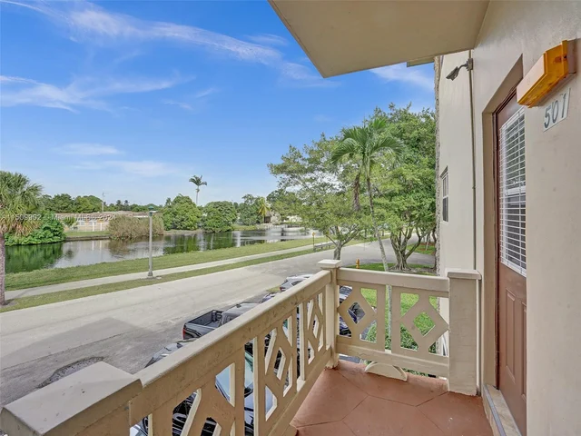 4806 NW 36th St # 501, Lauderdale Lakes FL 33319