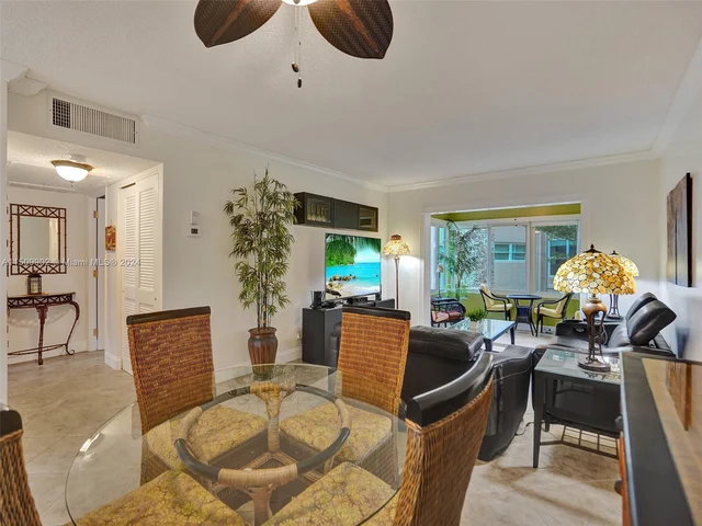 4806 NW 36th St # 501, Lauderdale Lakes FL 33319