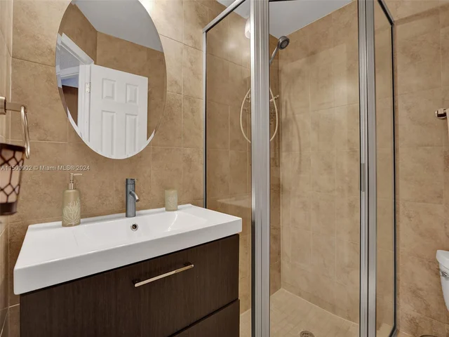 4806 NW 36th St # 501, Lauderdale Lakes FL 33319