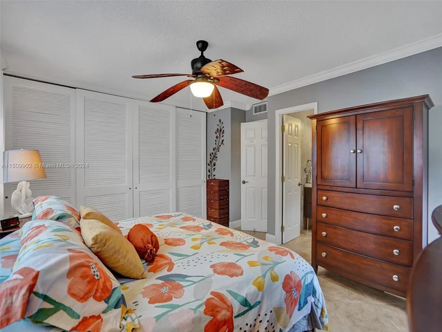 4806 NW 36th St # 501, Lauderdale Lakes FL 33319