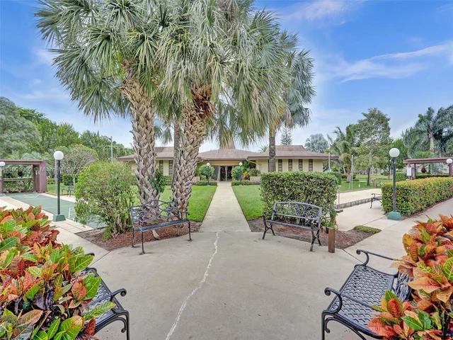 4806 NW 36th St # 501, Lauderdale Lakes FL 33319