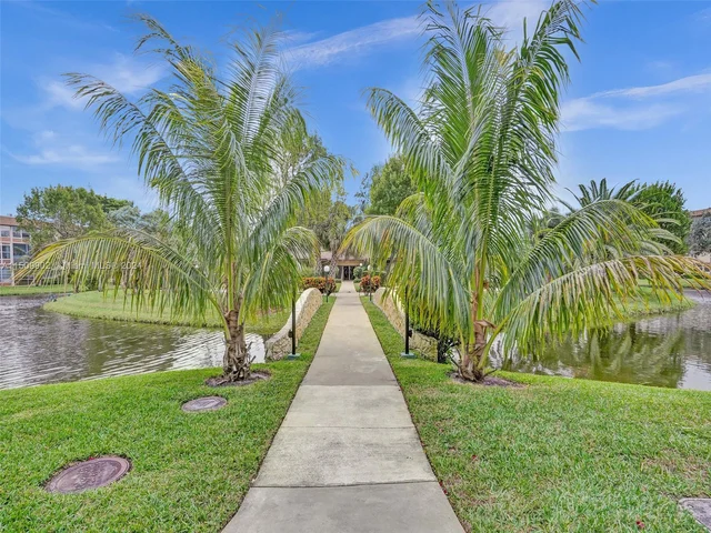 4806 NW 36th St # 501, Lauderdale Lakes FL 33319