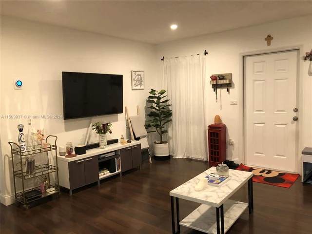 3085 SW 19th St, Miami FL 33145