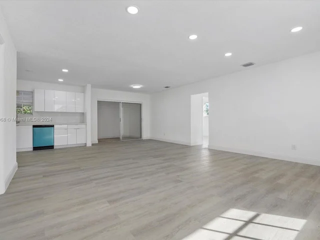 261 NE 172nd St # A, North Miami Beach FL 33162