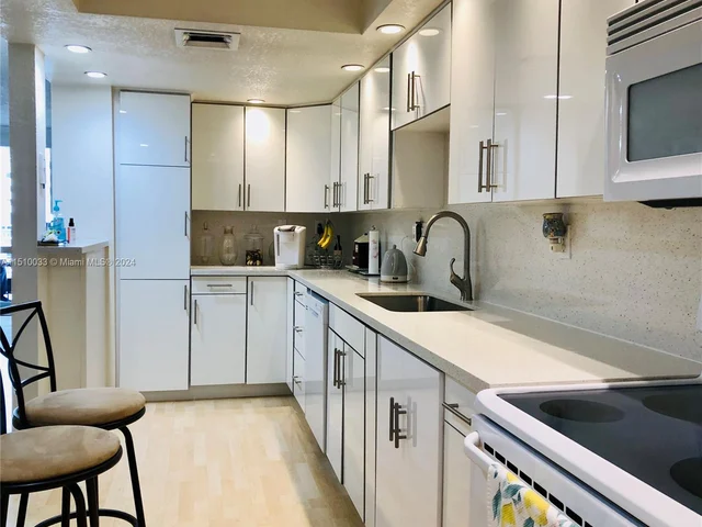 18081 Biscayne Blvd # 702, Aventura FL 33160