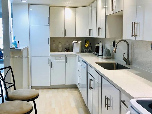 18081 Biscayne Blvd # 702, Aventura FL 33160