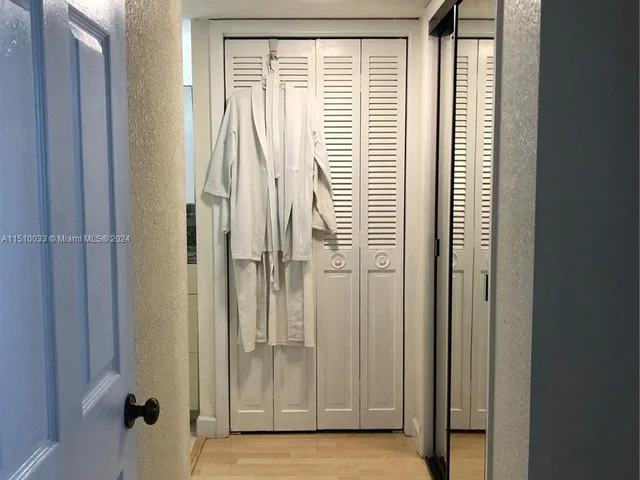 18081 Biscayne Blvd # 702, Aventura FL 33160