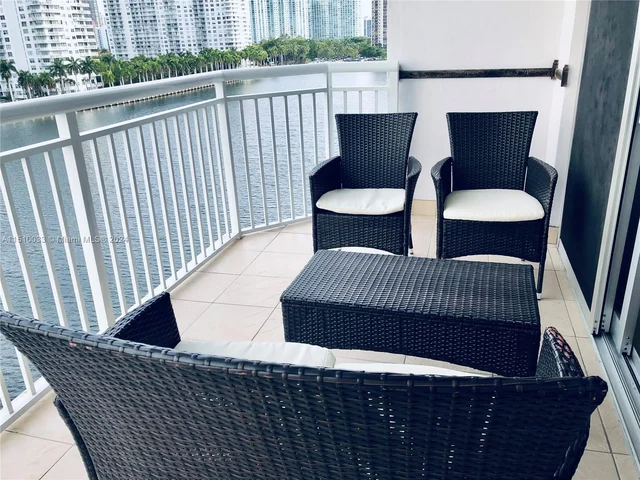 18081 Biscayne Blvd # 702, Aventura FL 33160