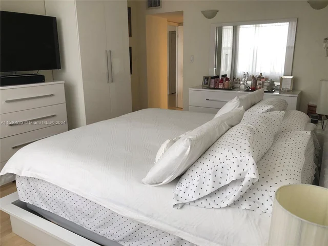 18081 Biscayne Blvd # 702, Aventura FL 33160