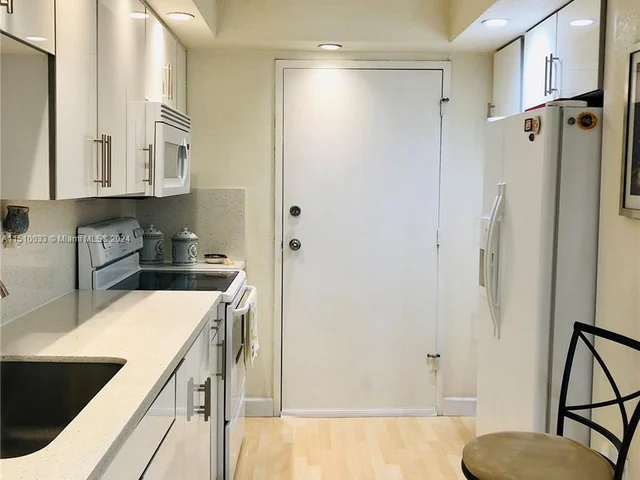 18081 Biscayne Blvd # 702, Aventura FL 33160