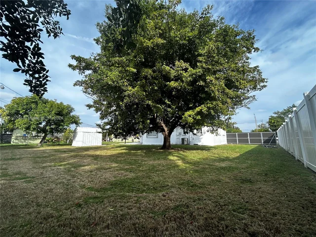 9960 SW 41st St, Miami FL 33165